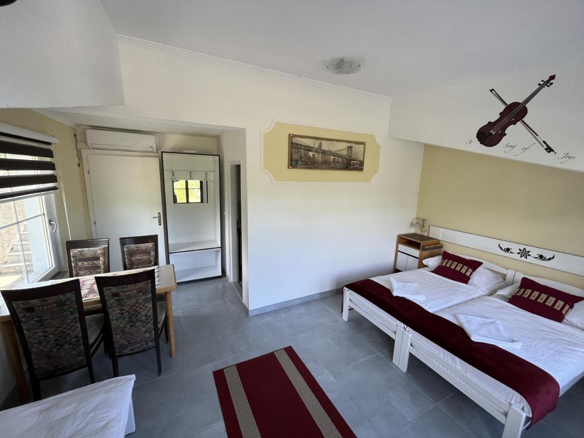 Rooms And Apartments Neron Bihac Lohovo Eksteriør bilde