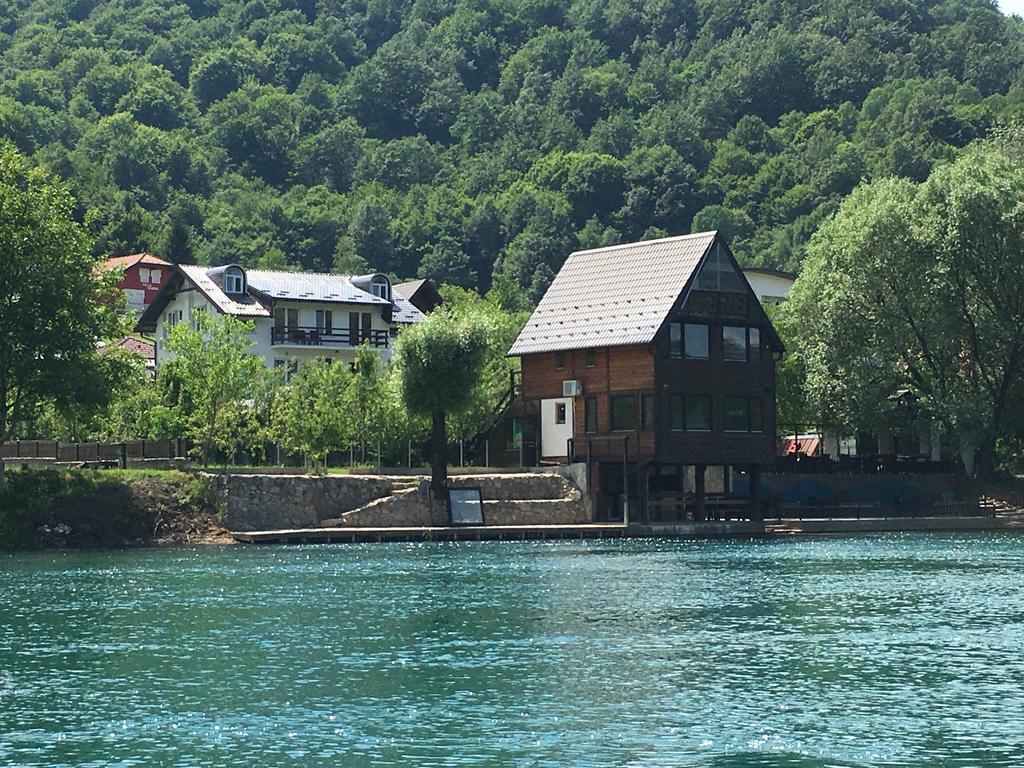 Rooms And Apartments Neron Bihac Lohovo Eksteriør bilde